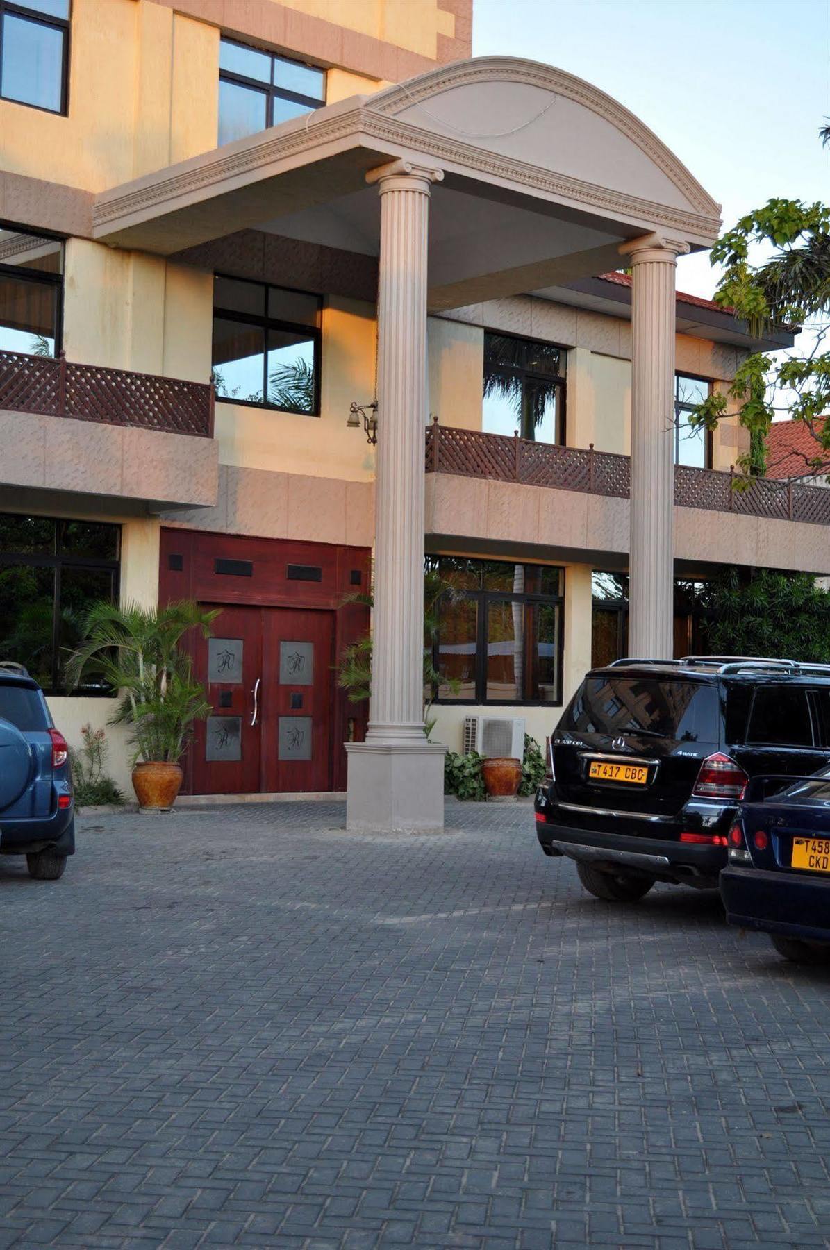 Regency Park Hotel Dar es Salaam Exterior foto